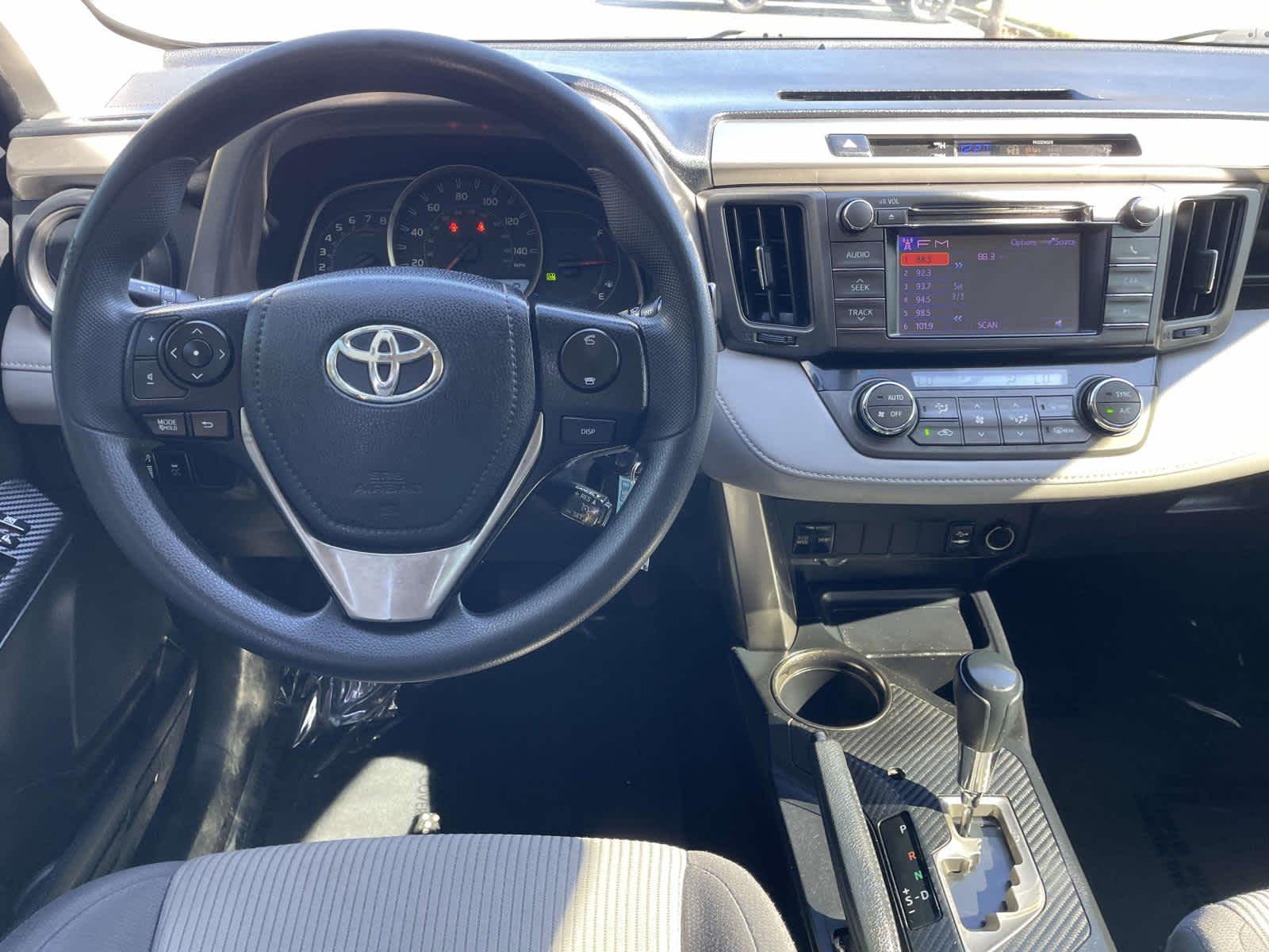 Thumbnail: 2013 Toyota RAV4 - 13