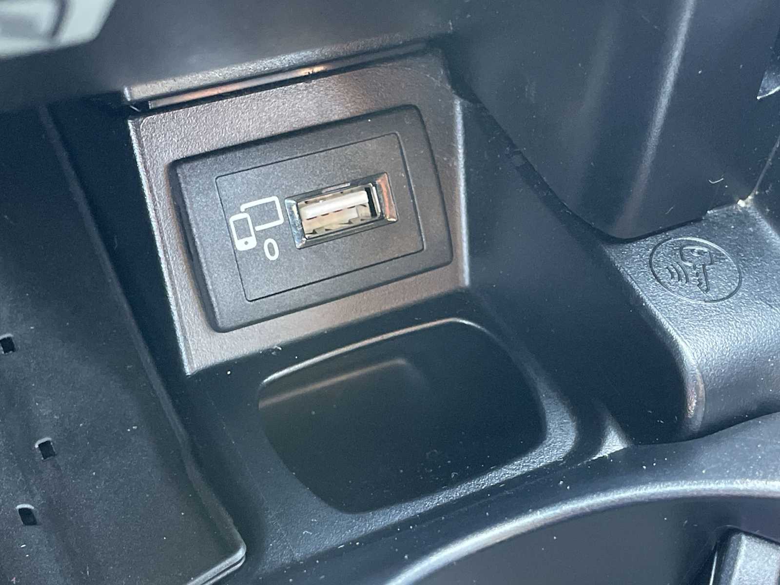 Thumbnail: 2020 Mercedes-Benz E-Class - 25