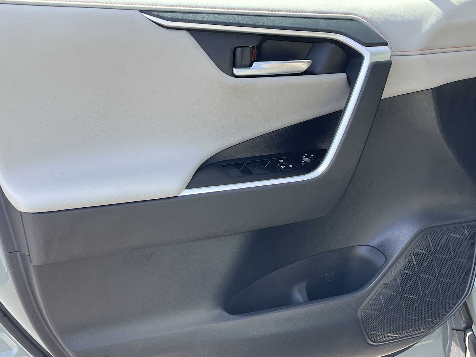 Thumbnail: 2019 Toyota RAV4 - 12