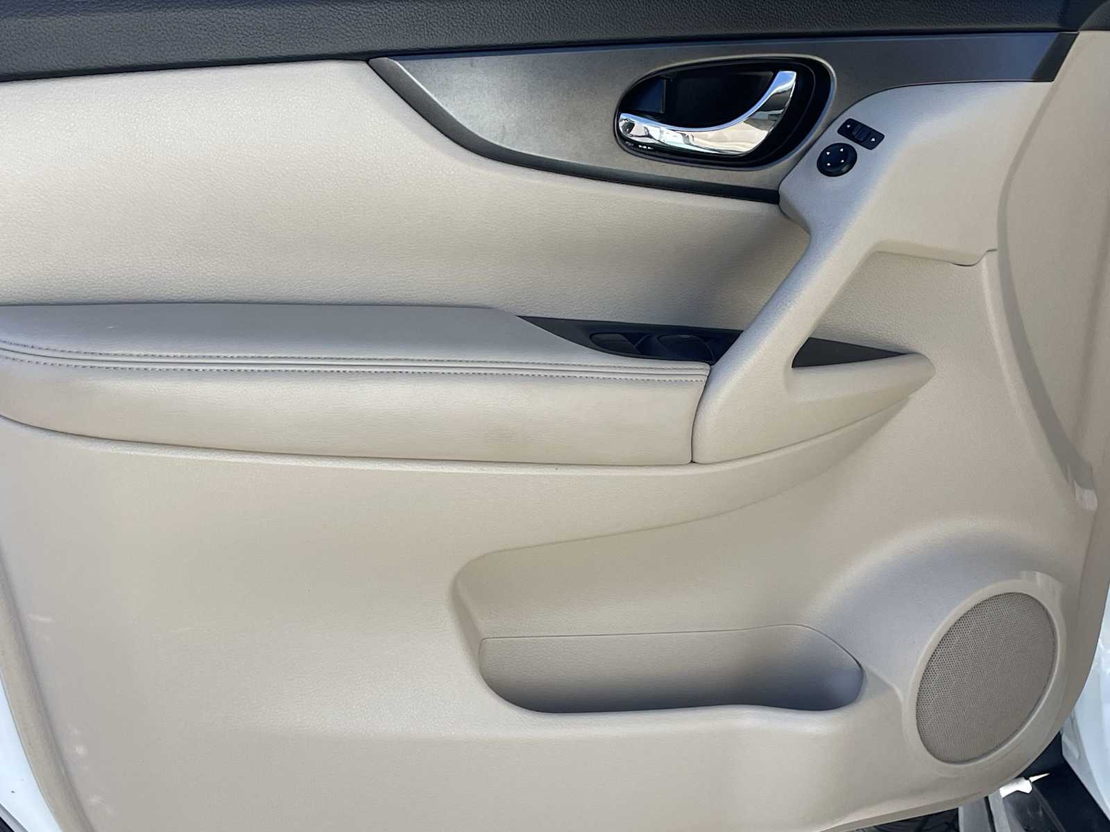 Thumbnail: 2016 Nissan Rogue - 11