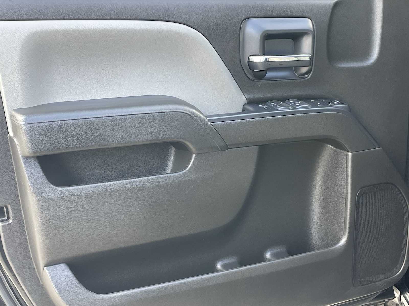 Thumbnail: 2018 Chevrolet Silverado 1500 - 12