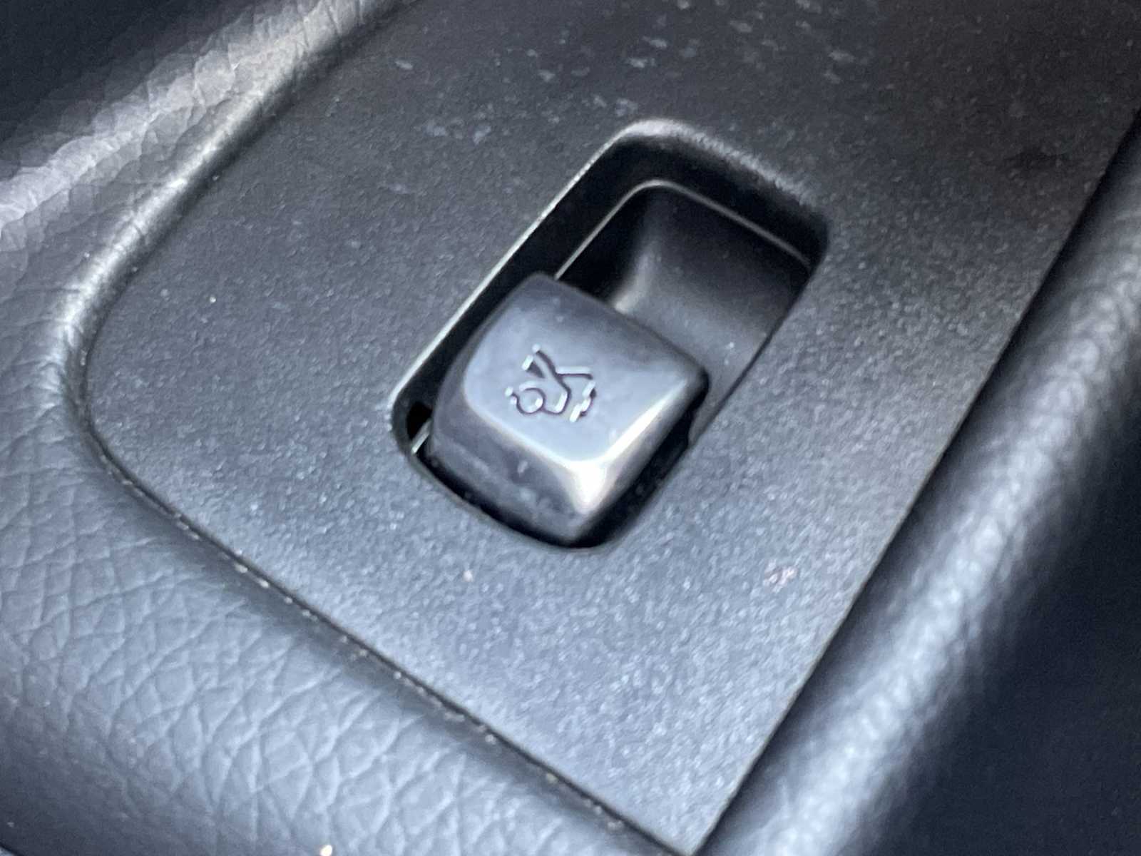 Thumbnail: 2020 Mercedes-Benz E-Class - 30