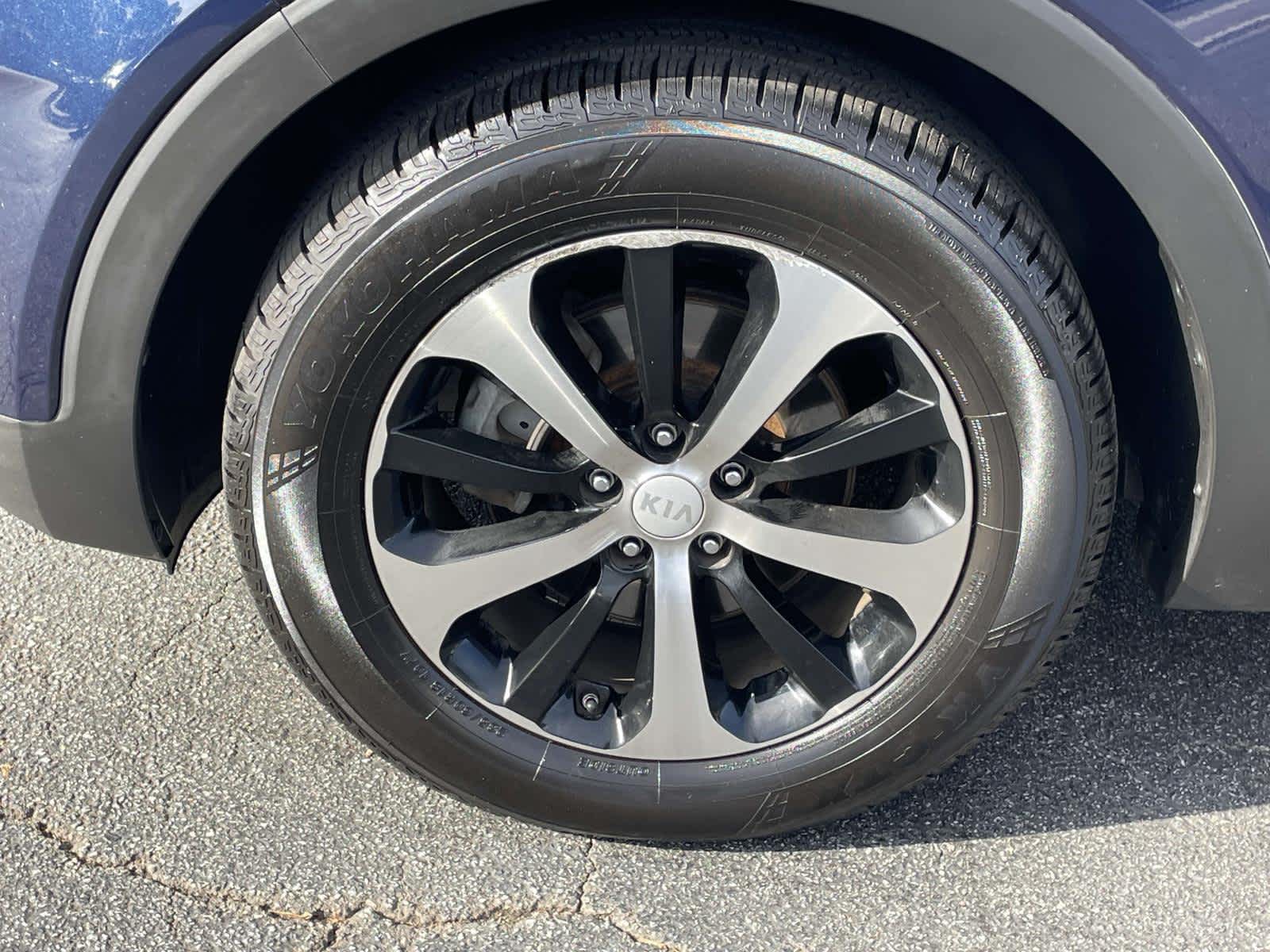 Thumbnail: 2017 Kia Sorento - 9