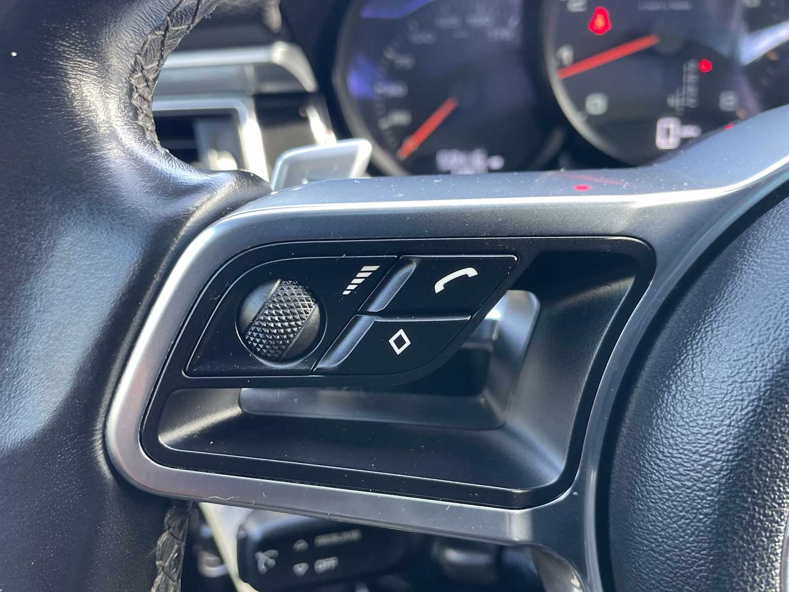 Thumbnail: 2018 Porsche Macan - 15