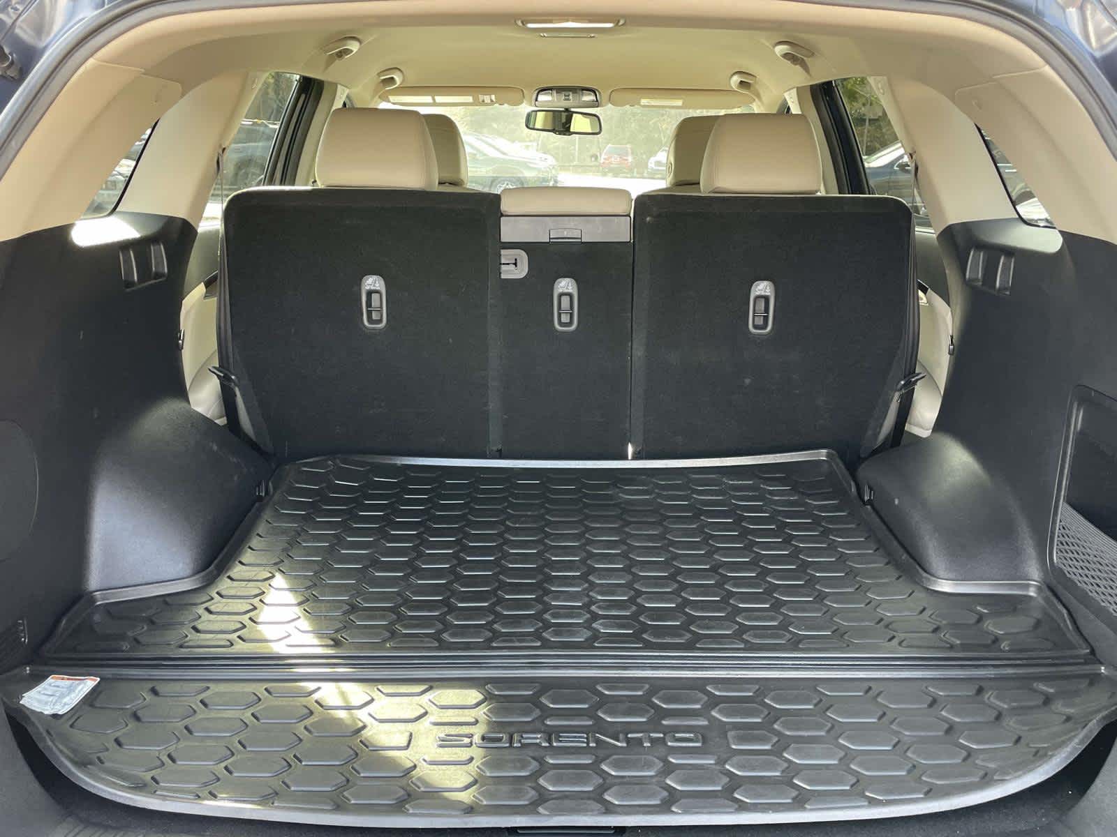 Thumbnail: 2017 Kia Sorento - 4