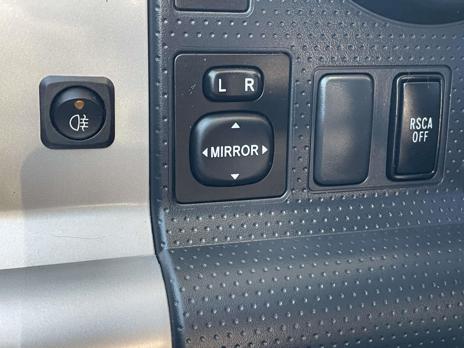 Thumbnail: 2013 Toyota FJ Cruiser - 14