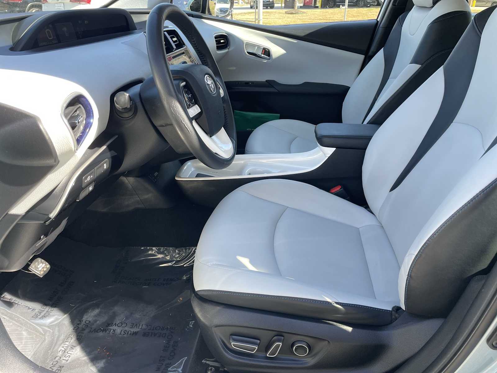 Thumbnail: 2016 Toyota Prius - 10