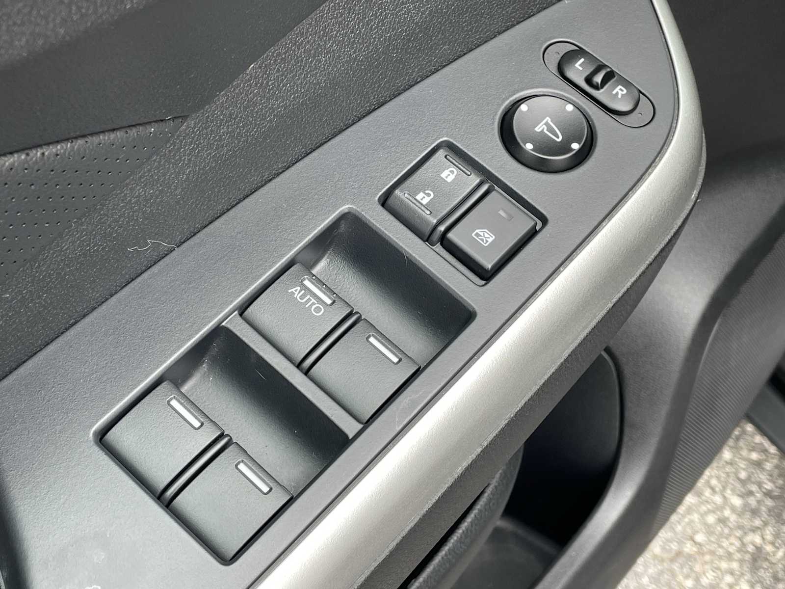 Thumbnail: 2016 Honda CR-V - 13