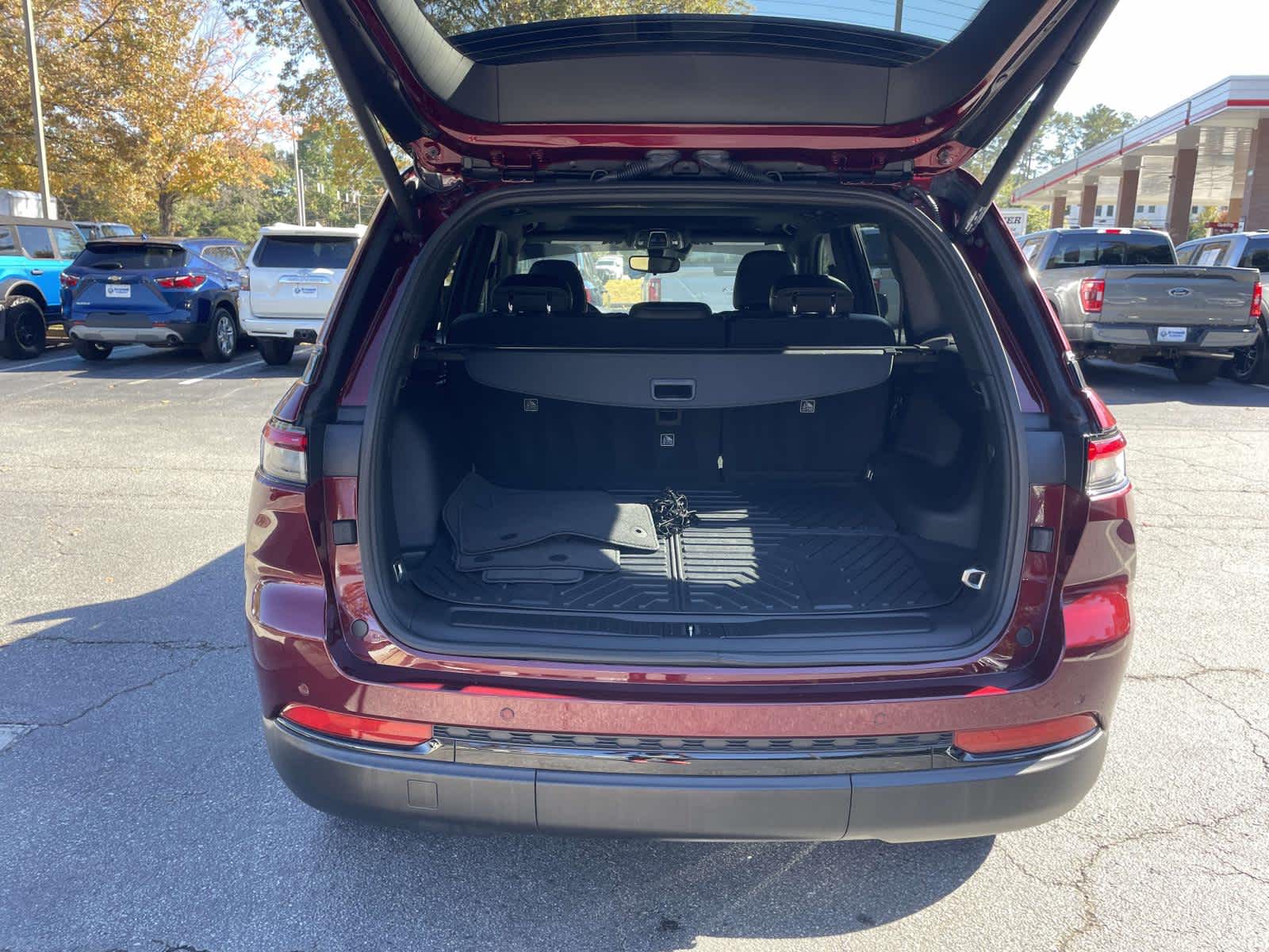 Thumbnail: 2024 Jeep Grand Cherokee - 25