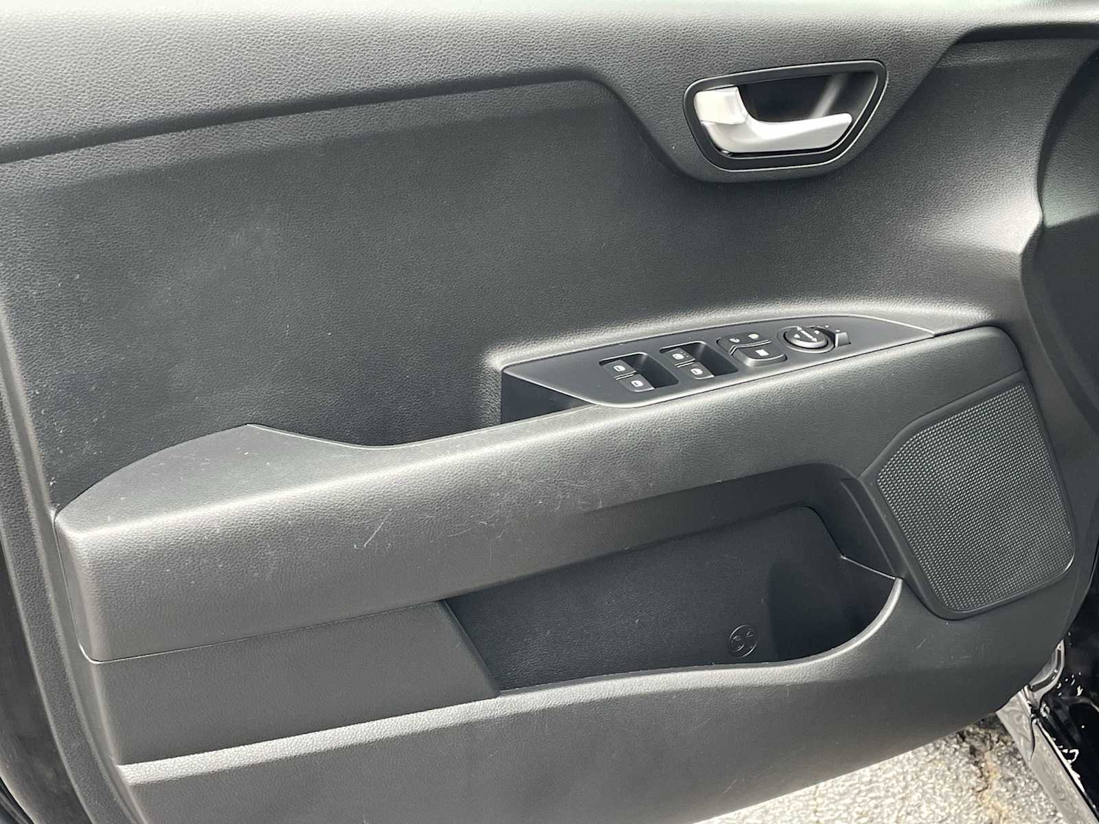 Thumbnail: 2023 Kia Rio - 11