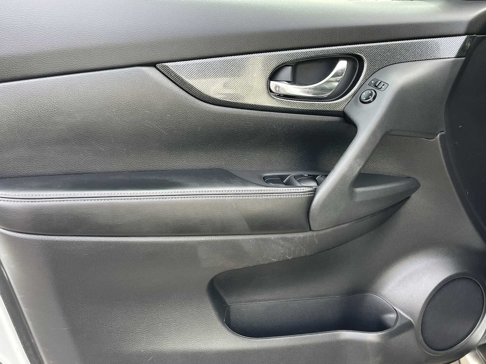 Thumbnail: 2016 Nissan Rogue - 11