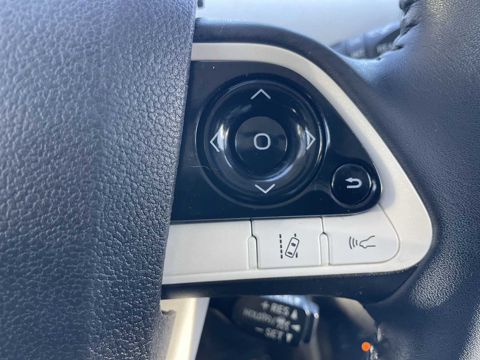 Thumbnail: 2016 Toyota Prius - 15