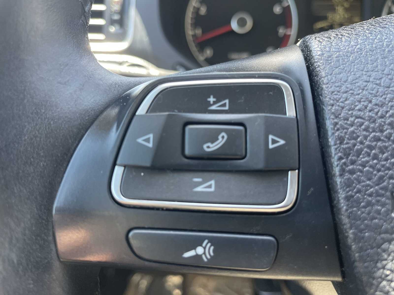 Thumbnail: 2012 Volkswagen Jetta - 15