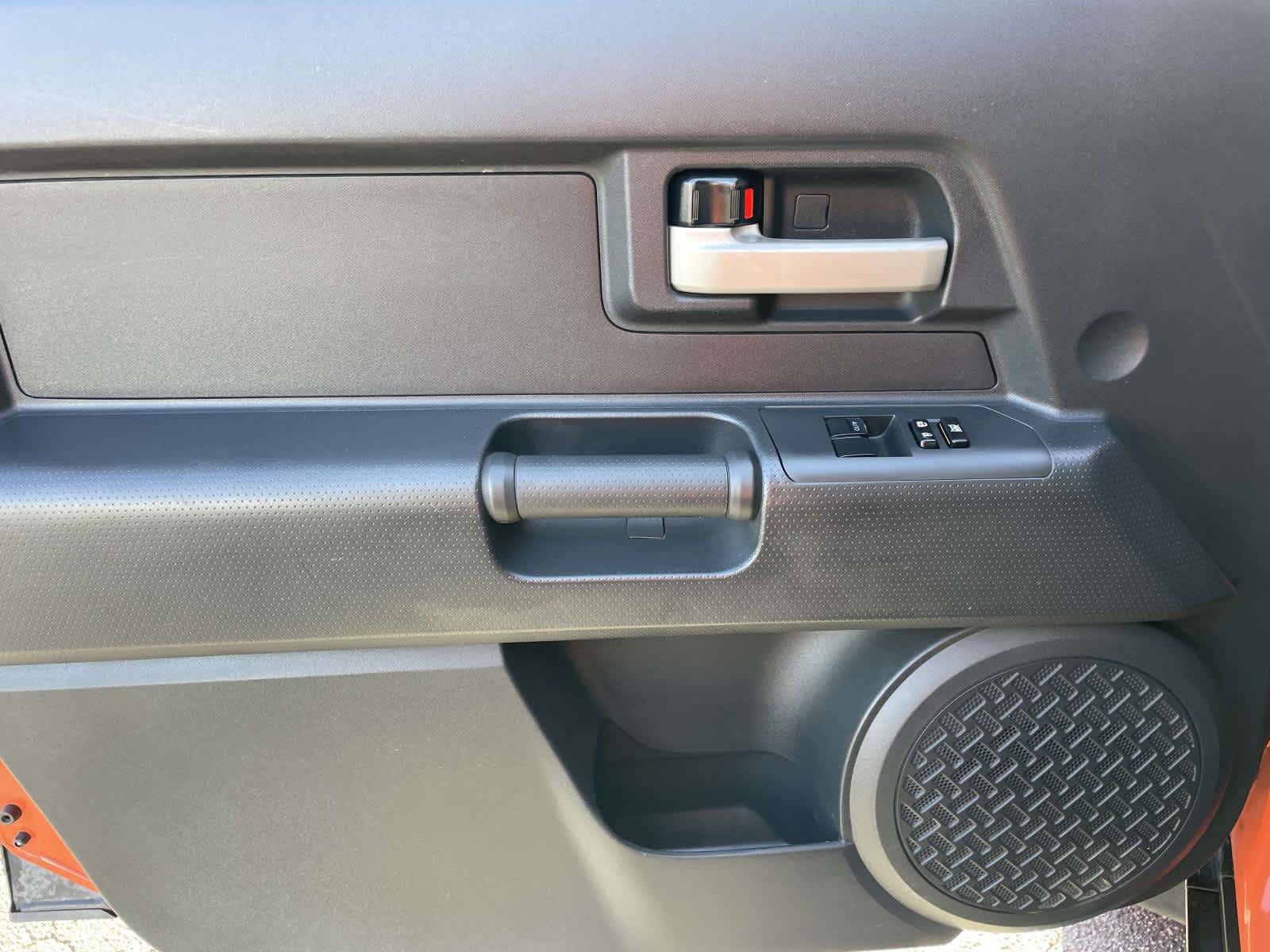 Thumbnail: 2013 Toyota FJ Cruiser - 13