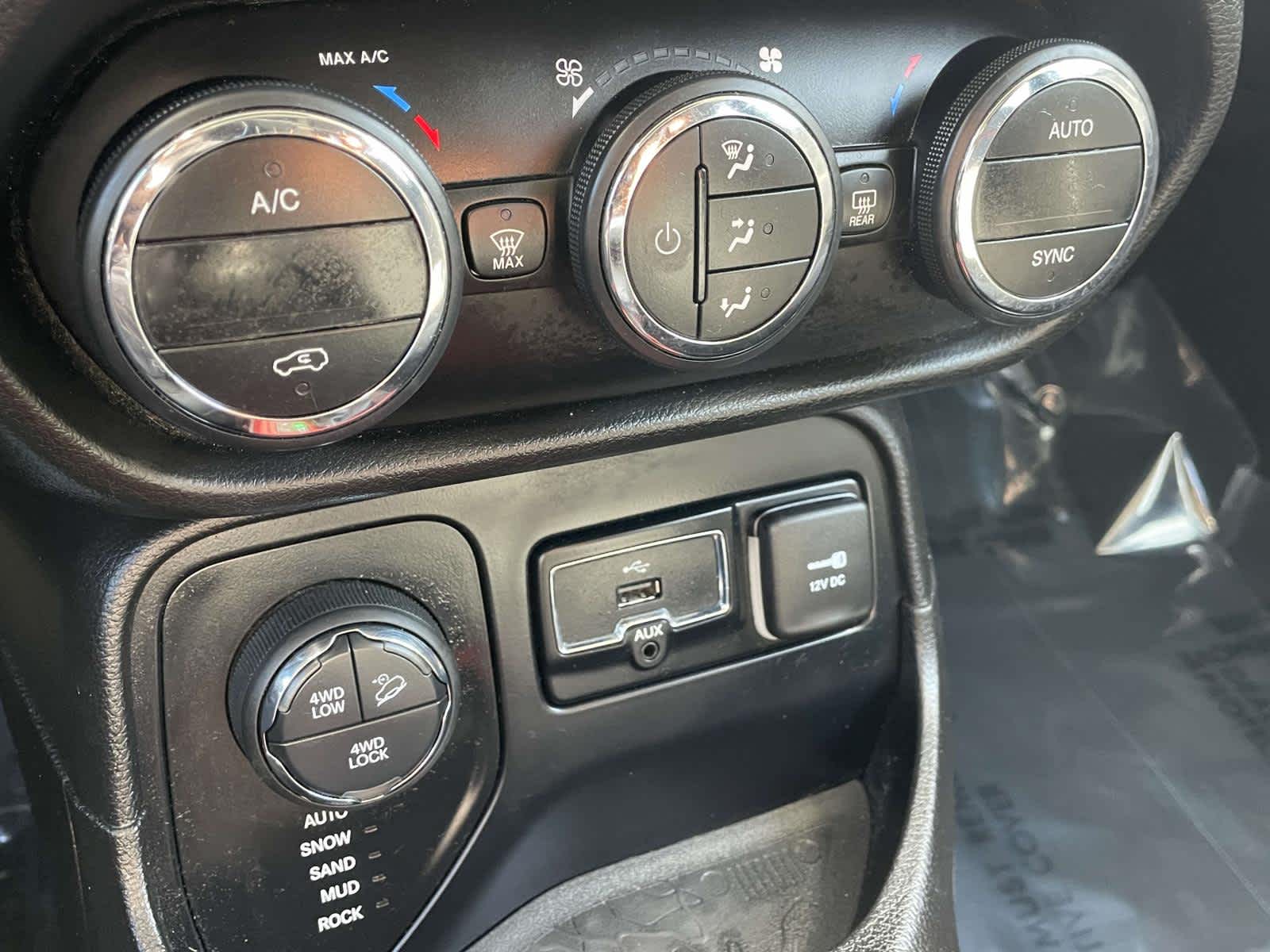 Thumbnail: 2016 Jeep Renegade - 19