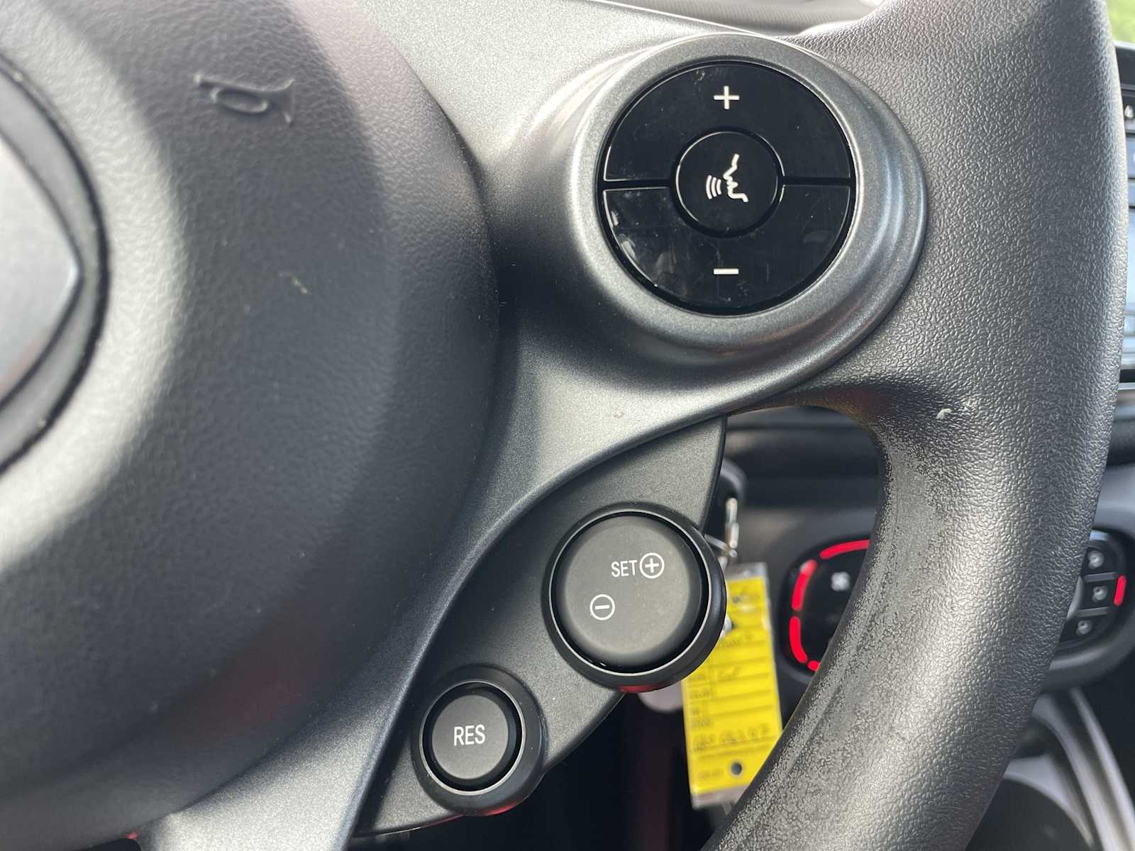 Thumbnail: 2016 smart fortwo - 14
