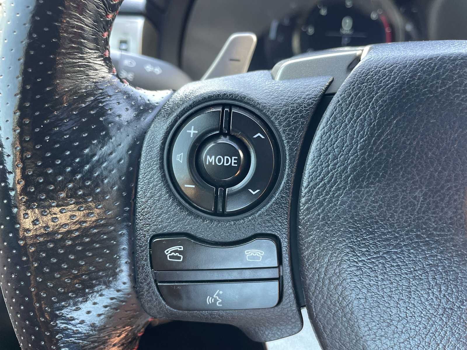 Thumbnail: 2016 Lexus IS - 15