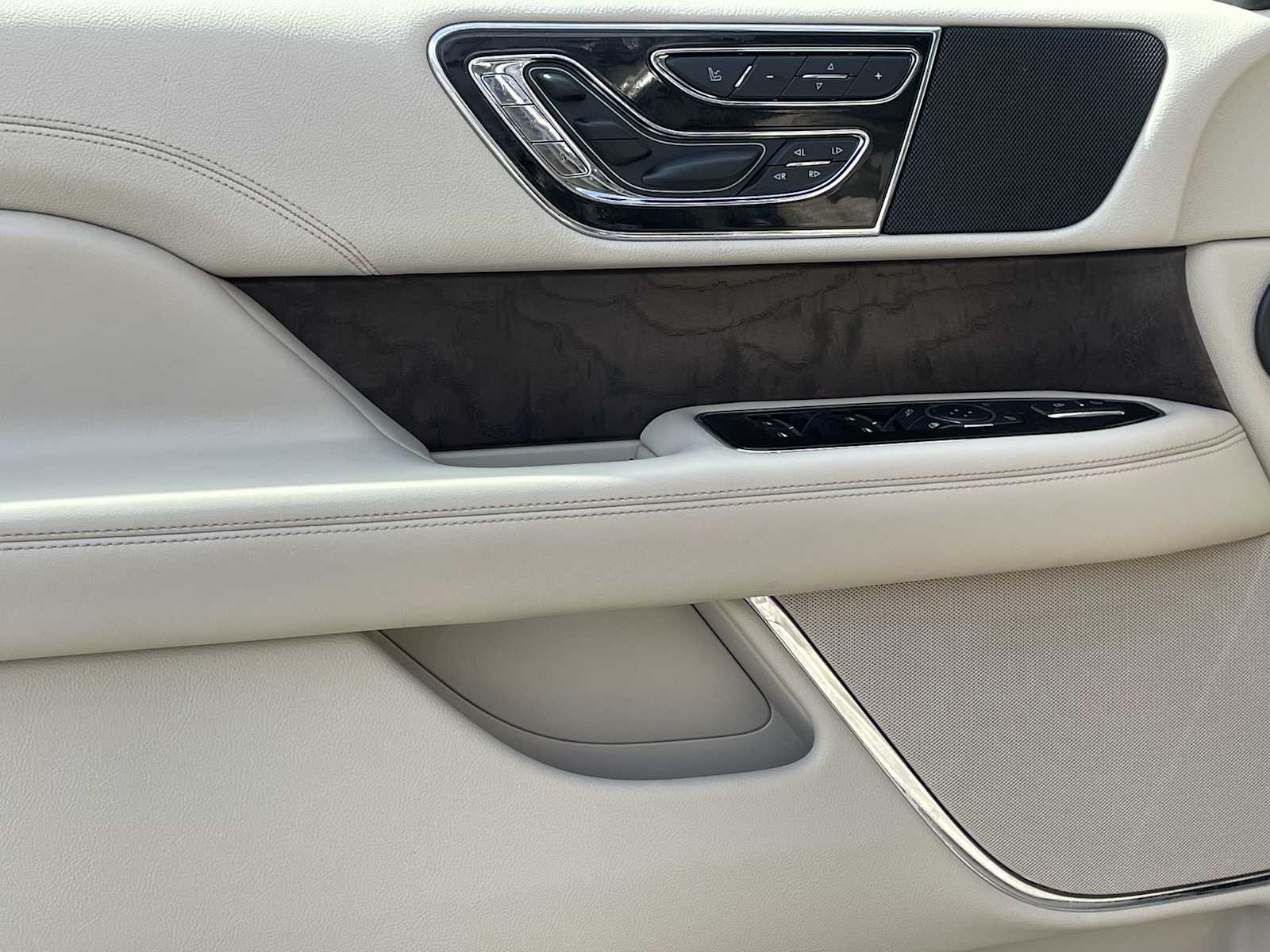 Thumbnail: 2019 Lincoln Navigator - 12