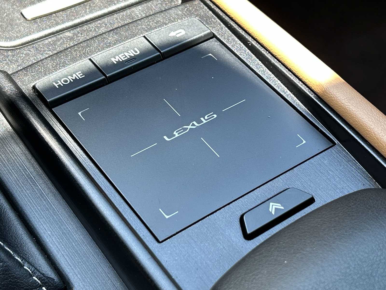Thumbnail: 2020 Lexus ES - 24