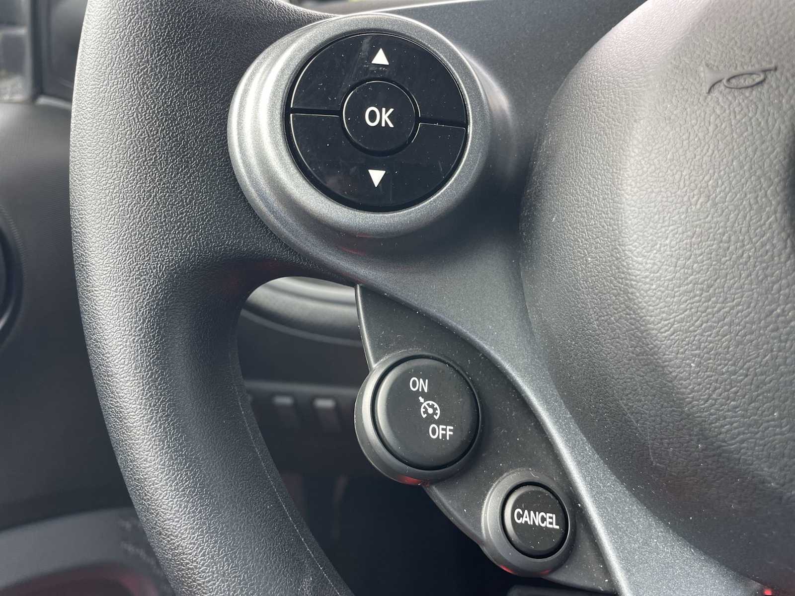 Thumbnail: 2016 smart fortwo - 13