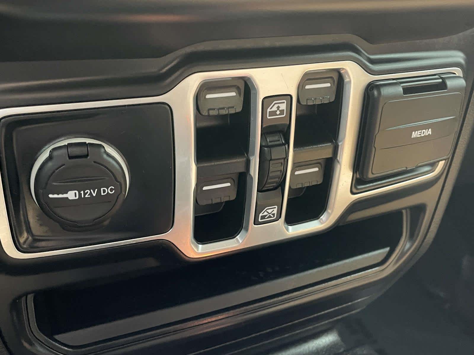 Thumbnail: 2021 Jeep Wrangler - 23