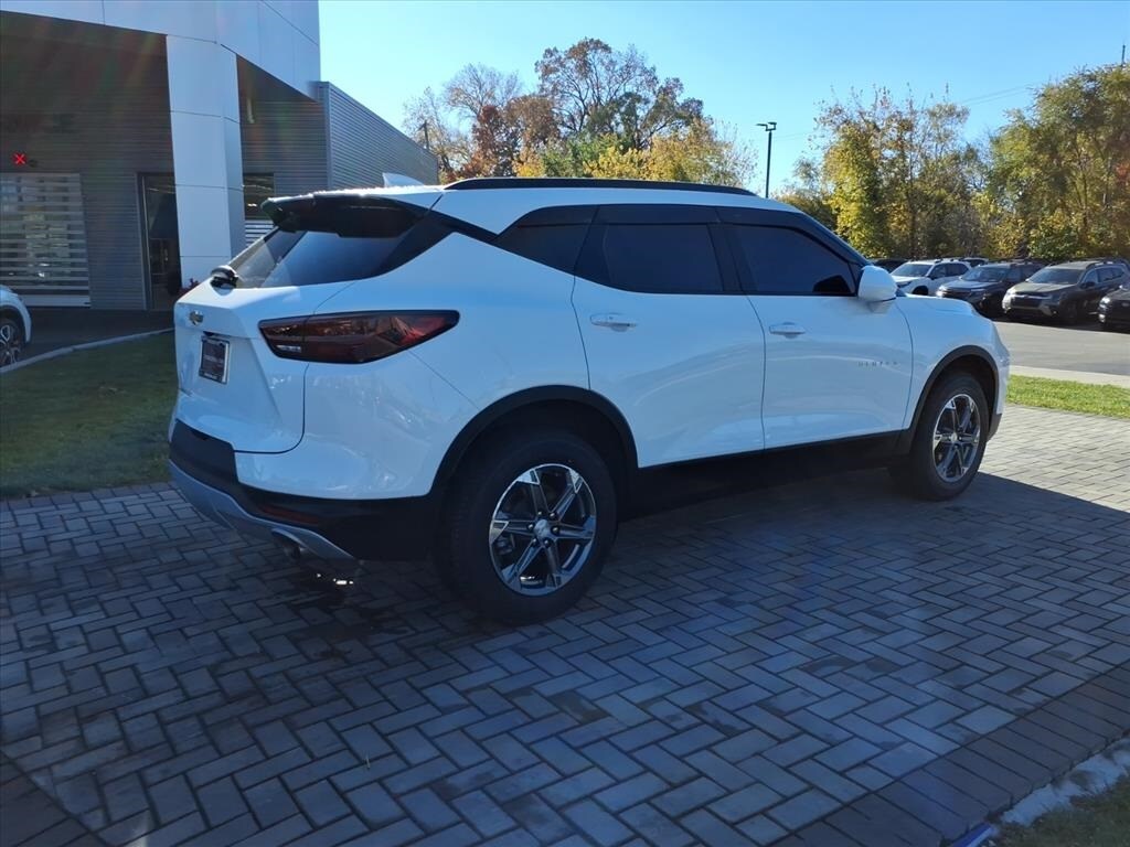 2023 Chevrolet Blazer 2LT photo 2