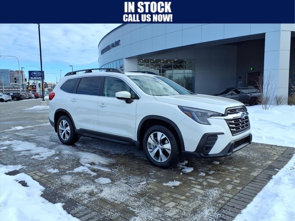 2024 Subaru Ascent Premium's photo