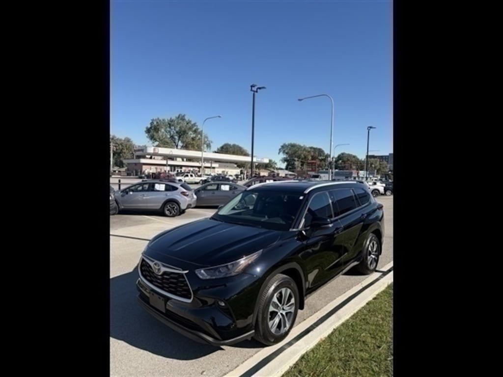 Used 2022 Toyota Highlander XLE SUV