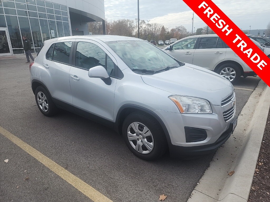 2016 Chevrolet Trax LS photo 2