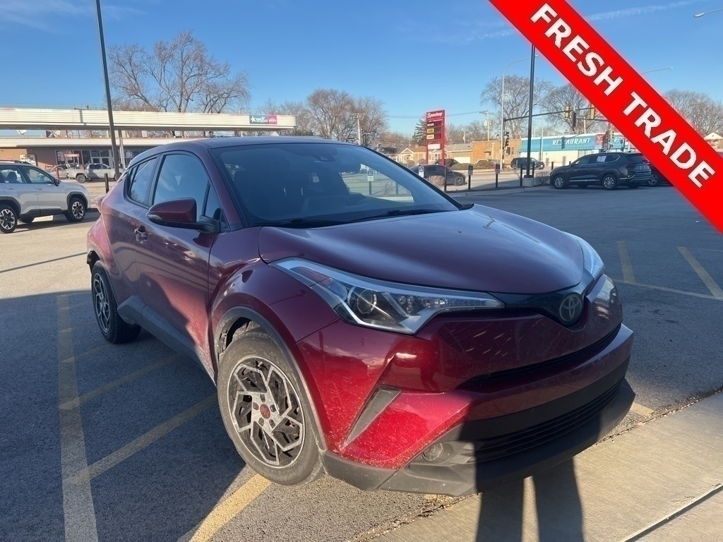 2019 Toyota C-HR LE's photo