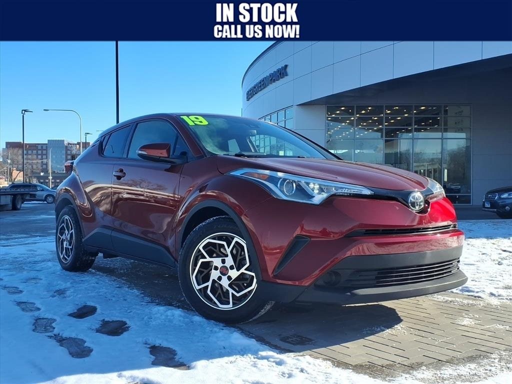 2019 Toyota C-HR LE's photo