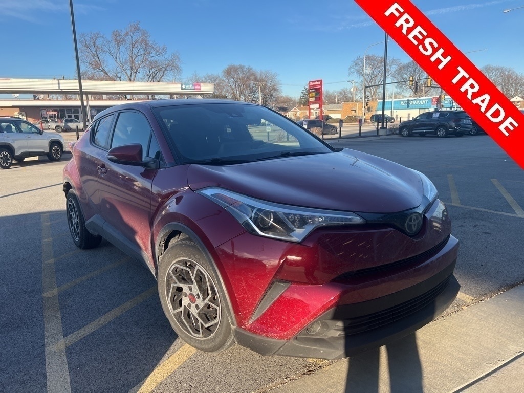 2019 Toyota C-HR LE's photo