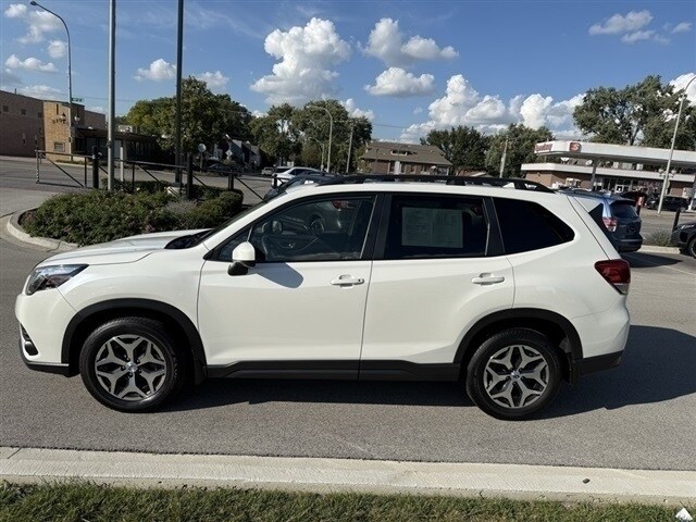 2022 Subaru Forester Premium photo 3