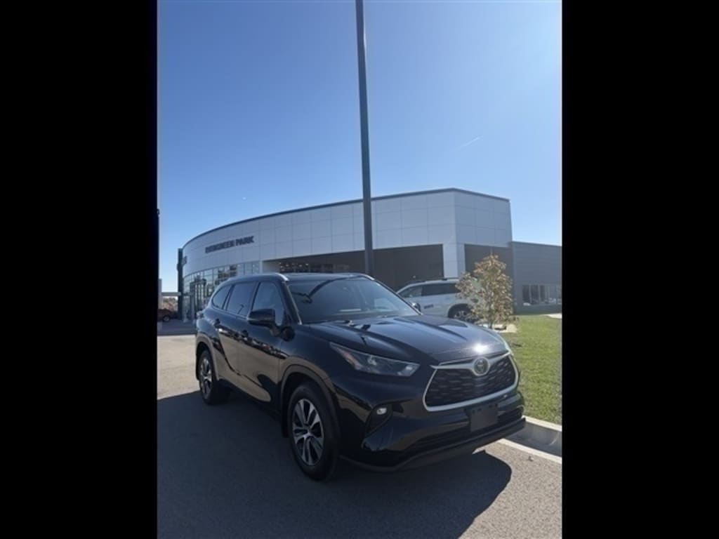 Used 2022 Toyota Highlander XLE SUV