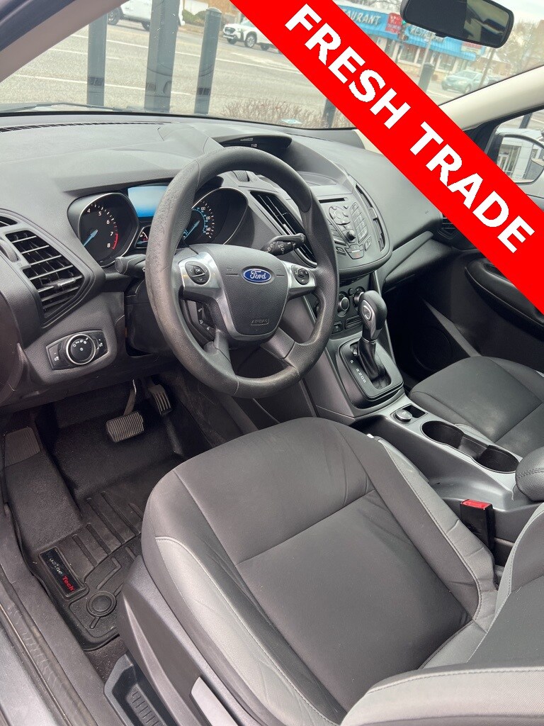 2016 Ford Escape S photo 3