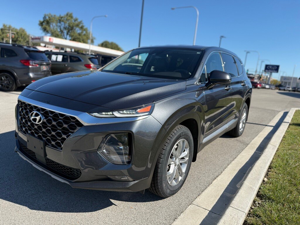 2020 Hyundai Santa Fe SEL photo 2