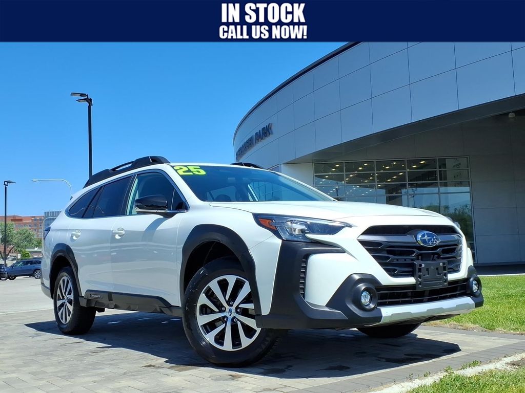 2025 Subaru Outback Premium's photo