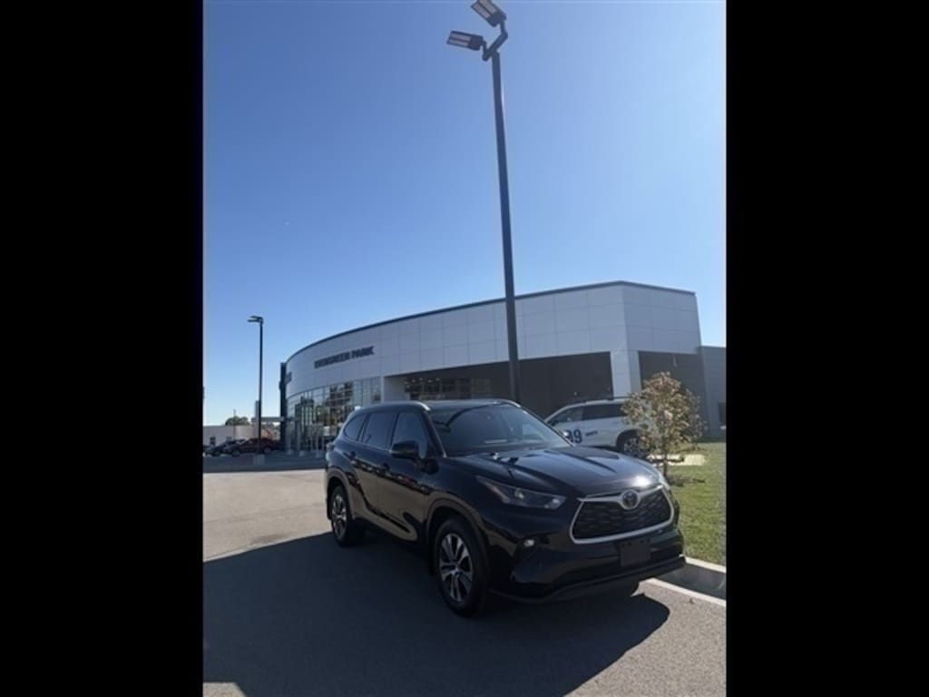 Used 2022 Toyota Highlander XLE SUV