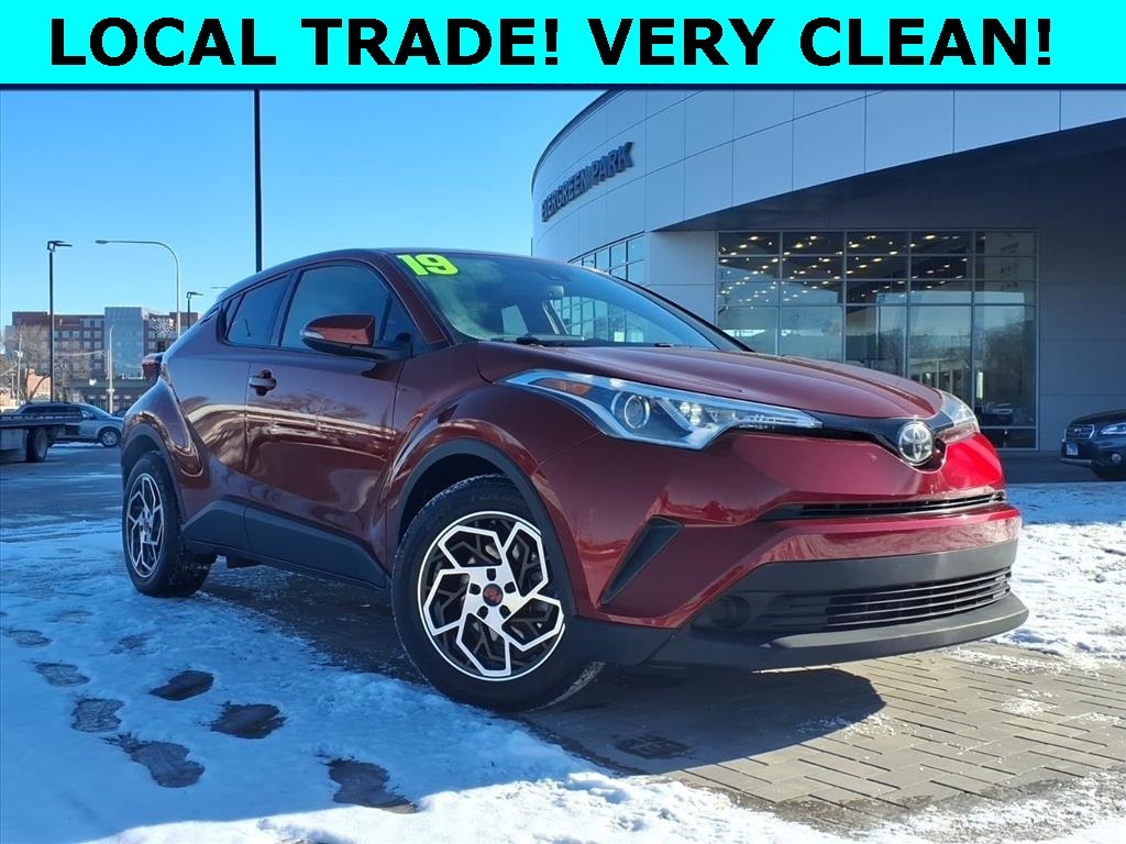 2019 Toyota C-HR LE's photo