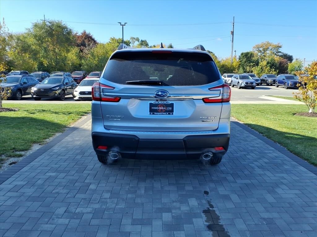 2025 Subaru Ascent Touring photo 3