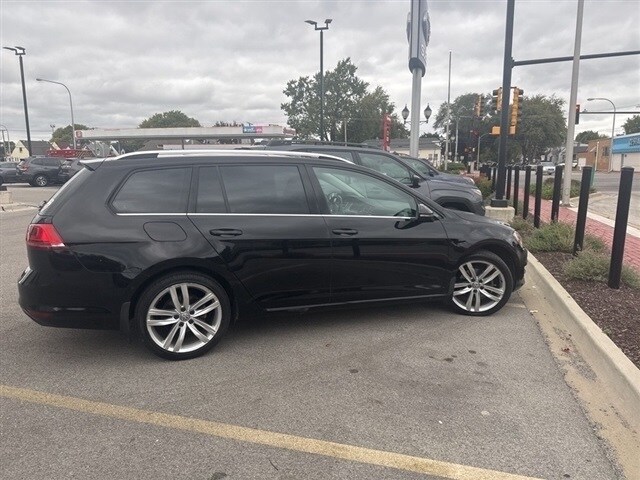 2016 Volkswagen Golf SportWagen TSI photo 2