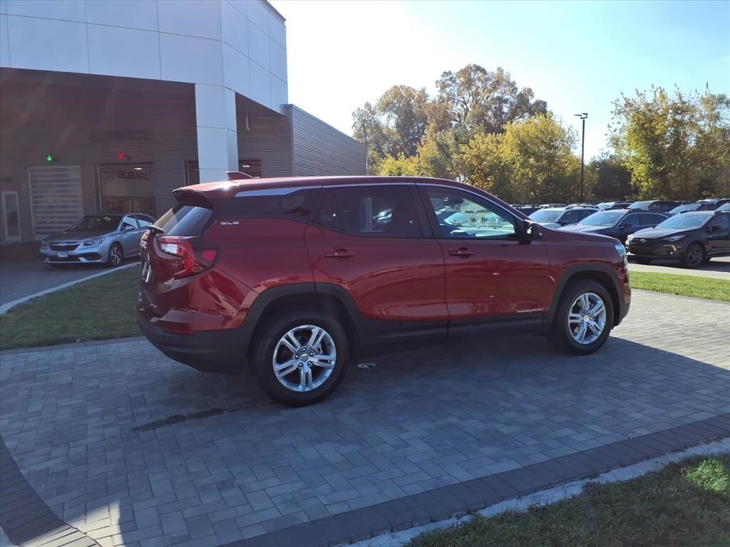 2024 Gmc Terrain SLE photo 2