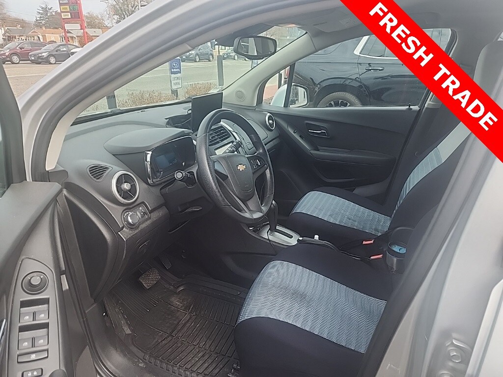 2016 Chevrolet Trax LS photo 3