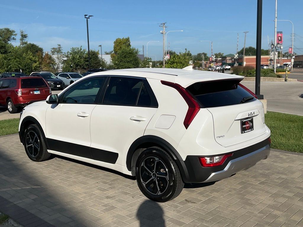 Used 2025 Kia Niro LX SUV