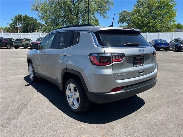 Used 2022 Jeep Compass Latitude with VIN 3C4NJDBB2NT118666 for sale in Evergreen Park, IL