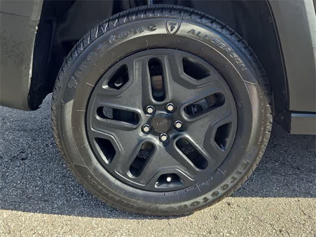 Thumbnail: 2017 Jeep Renegade - 13