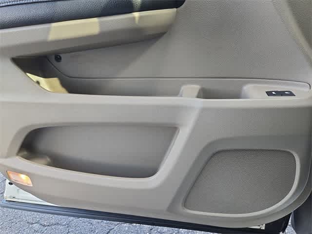 Thumbnail: 2017 Honda Pilot - 30