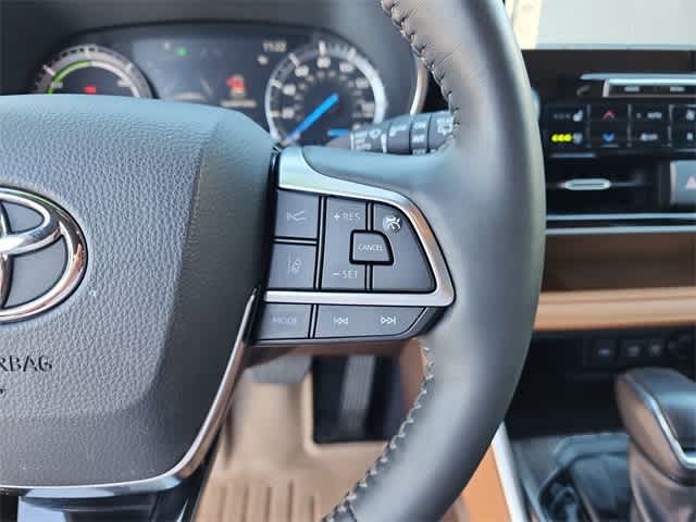 Thumbnail: 2021 Toyota Highlander - 22