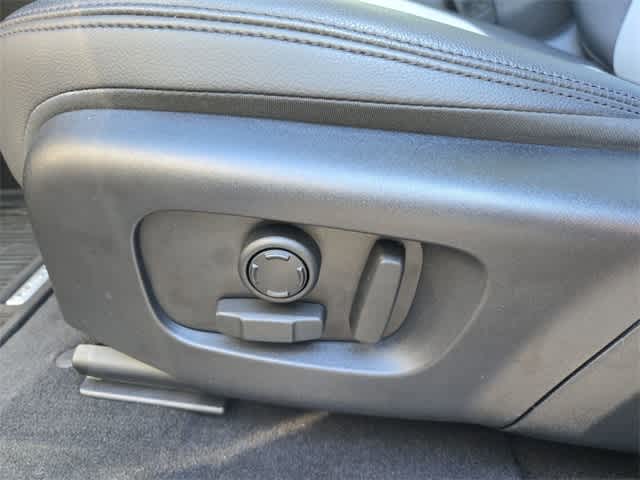 Thumbnail: 2025 Land Rover Range Rover Evoque - 16