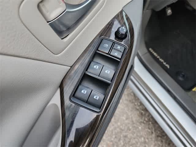 Thumbnail: 2017 Toyota Sienna - 15